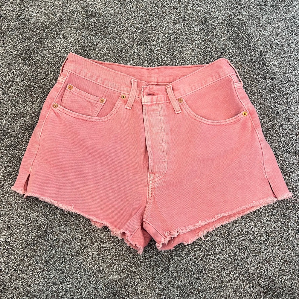 501 W30 Levi’s shorts PINK